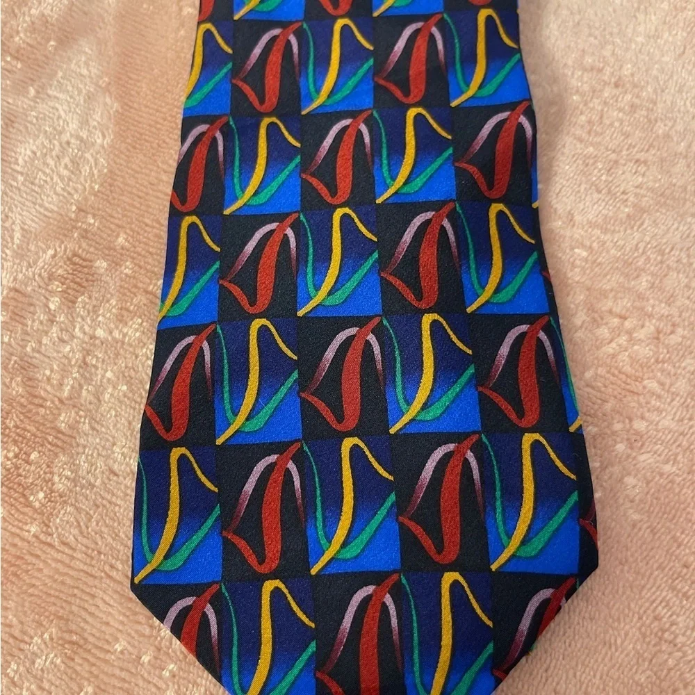 Vibrant Geometric Patterned Tie